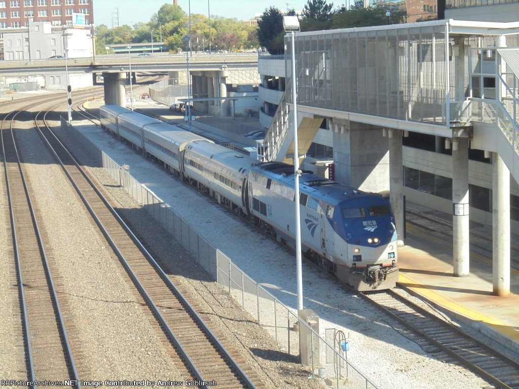 AMTK 64 & 4x Car Train